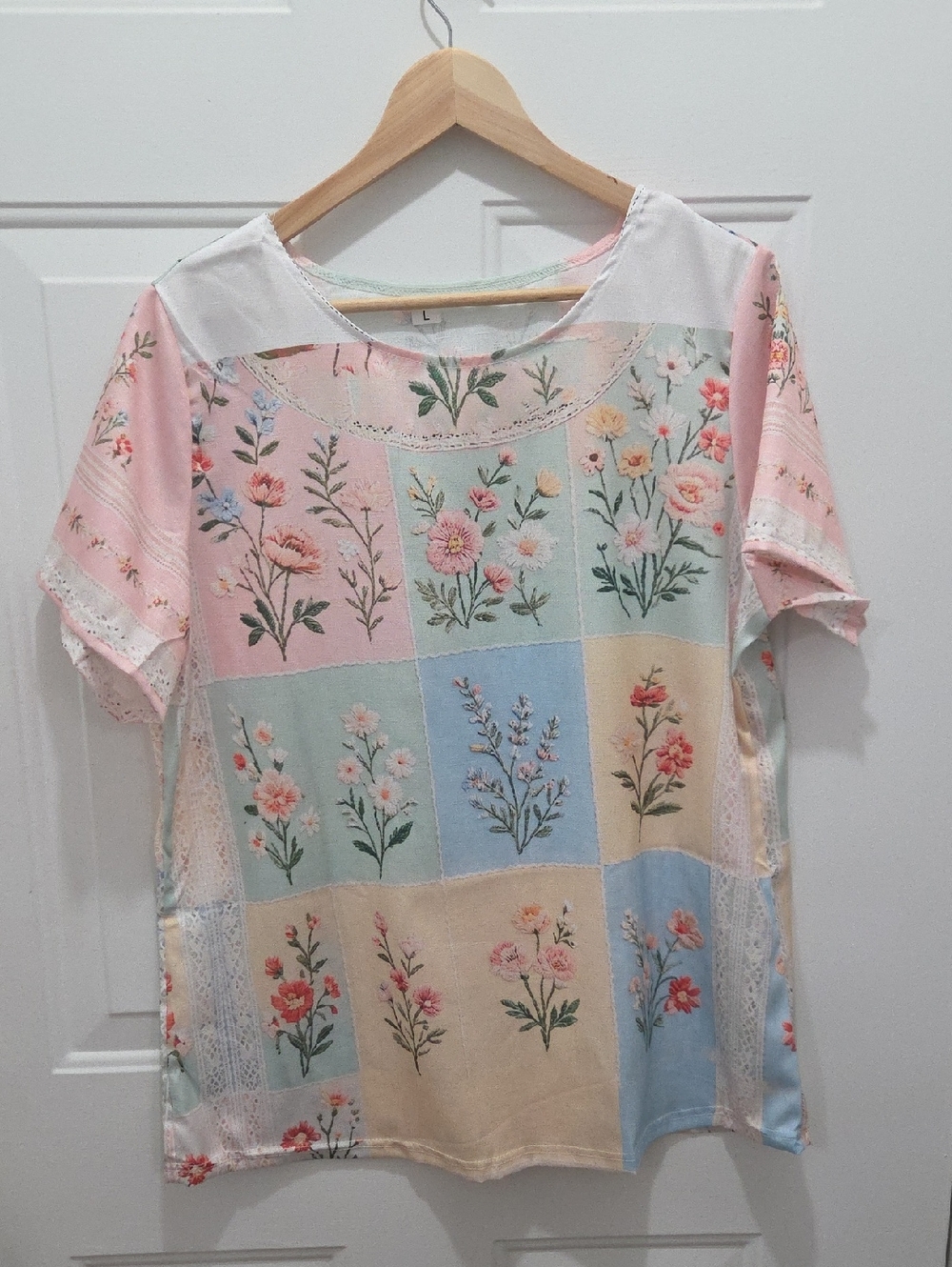 NWOT Pastel Floral Patchwork Look Short Sleeve Top L
